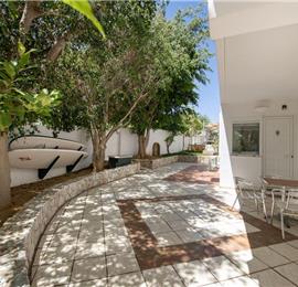 4 bedroom villa with pool close to beach on Akrotiri peninsula, sleeps 8